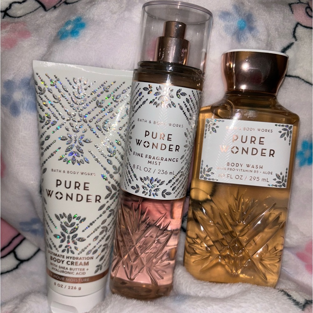 Brand new pure wonder bath and bodyworks set!